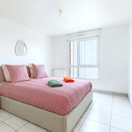 Magnifique Vue Sur La Tour Eiffel - Paris 10mn - Parking - Metro 2min - Prive - Balcon * Saint-Ouen (Seine-Saint-Denis)
