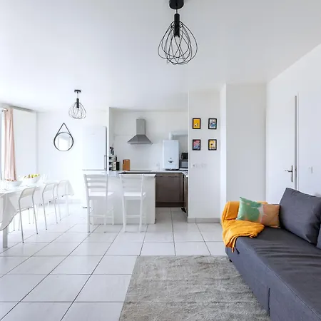 Magnifique Vue Sur La Tour Eiffel - Paris 10mn - Parking - Metro 2min - Prive - Balcon